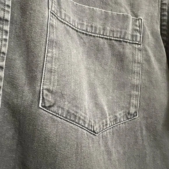 UNIQLO GREY BUTTON UP SHIRT - Picture 4 of 5